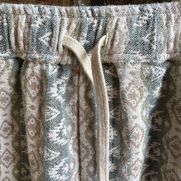 Zara Green and Cream High Waist Shorts - Picture 3 of 7